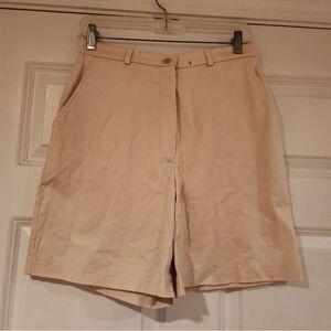 Jara cream colored shorts Size 8